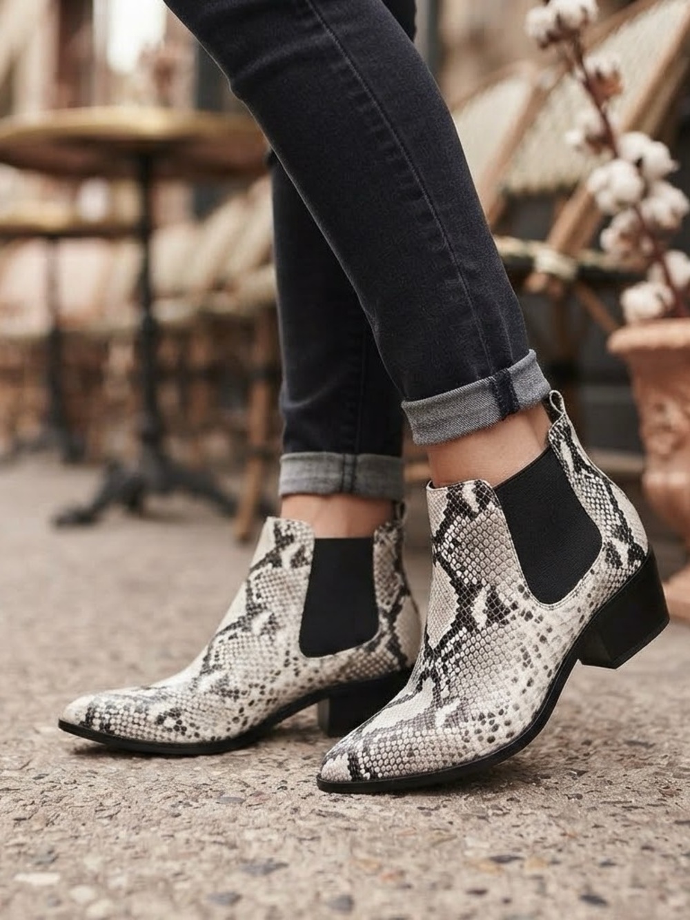 Blondo Emelia Snake Waterproof Leather Ankle Booties Black White Size 8.5M